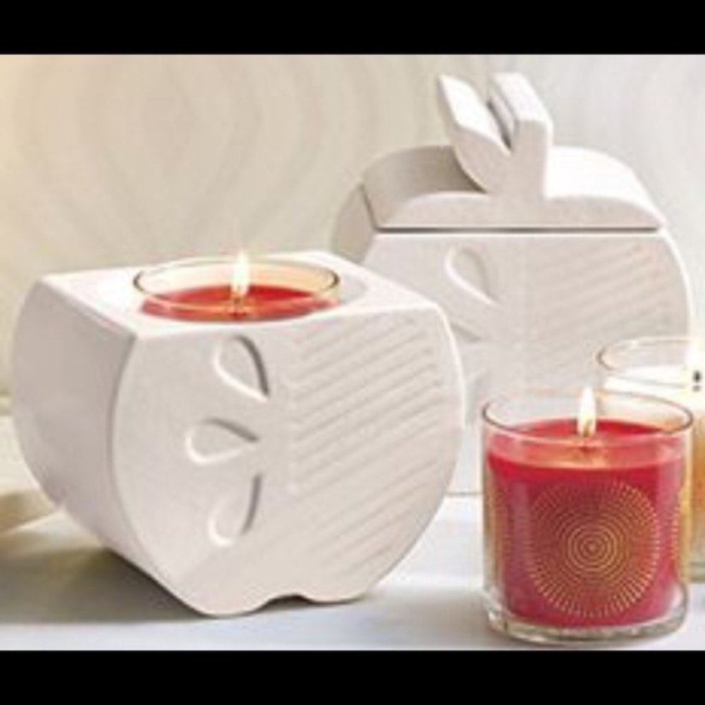 HOST PICK. NIB. PartyLite Jonathan Adler Big Apple Can…